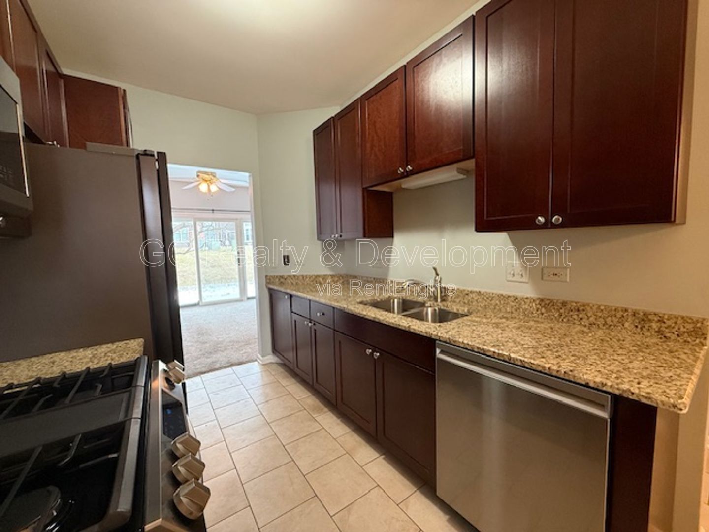 *** 2 BDRM - 2.5 BTH / RECENTLY UPDATED / LRG CLOSETS / CLOSE TO SHOPPING / ATTACHED GARAGE *** property image