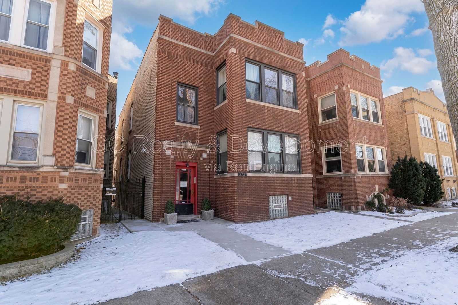 *** RECENTLY UPDATED / 2 BDRM + DEN / FREE LAUNDRY ON SITE / SHARED GARAGE PARKING *** property image