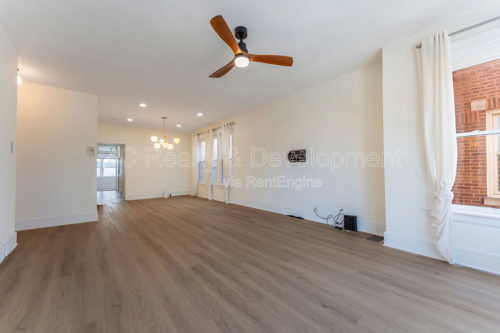 *** RECENTLY UPDATED / 2 BDRM + DEN / FREE LAUNDRY ON SITE / SHARED GARAGE PARKING *** property image