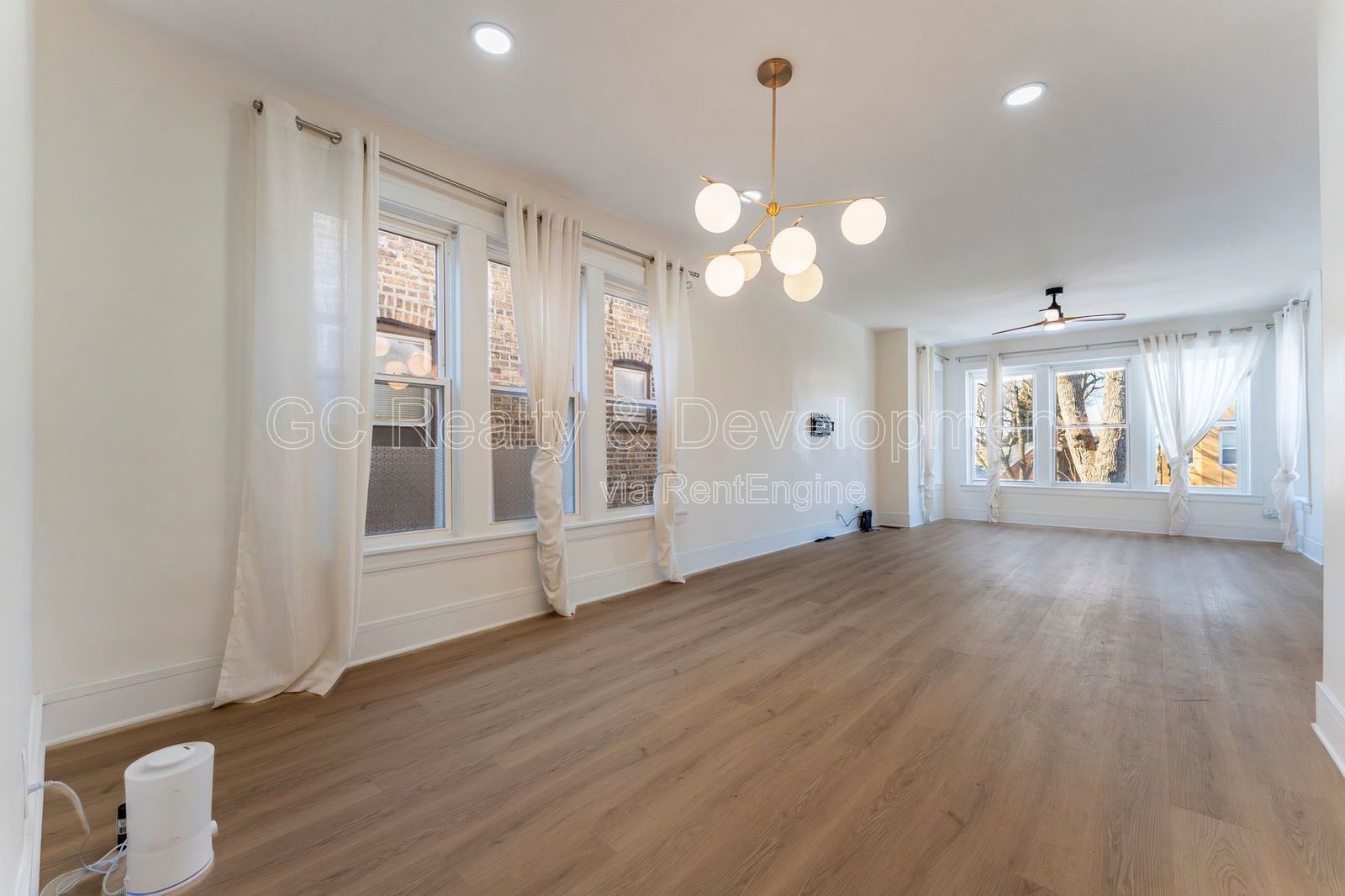 *** RECENTLY UPDATED / 2 BDRM + DEN / FREE LAUNDRY ON SITE / SHARED GARAGE PARKING *** property image