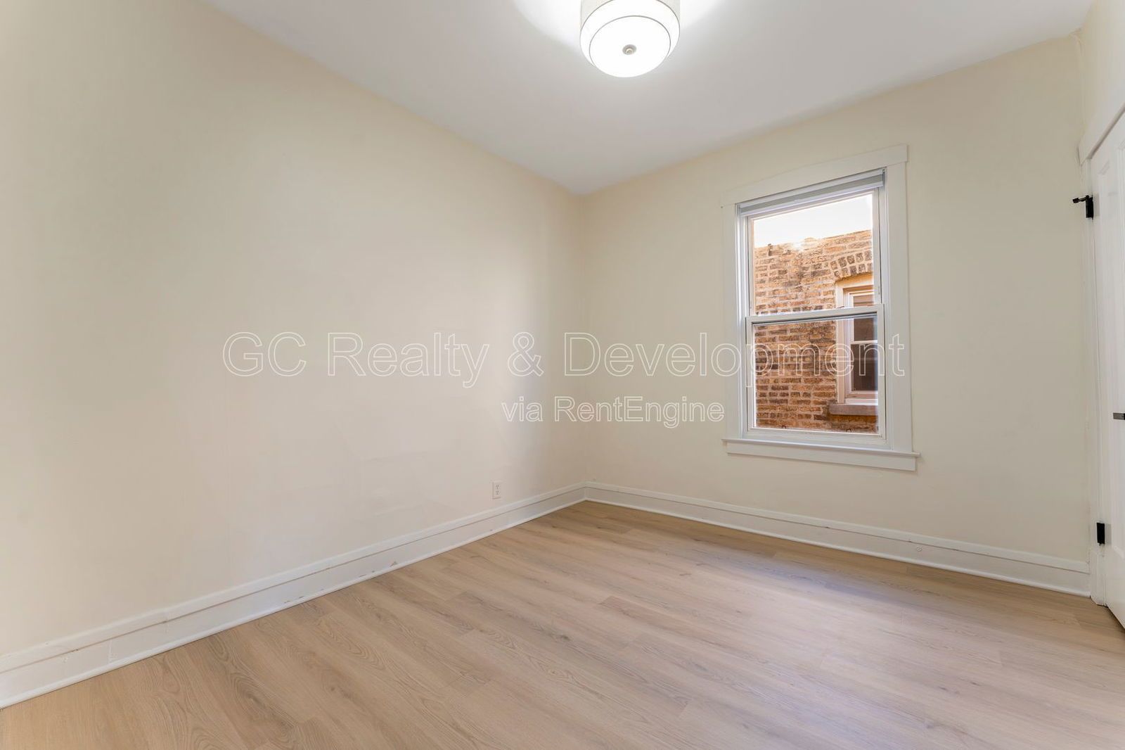 *** RECENTLY UPDATED / 2 BDRM + DEN / FREE LAUNDRY ON SITE / SHARED GARAGE PARKING *** property image