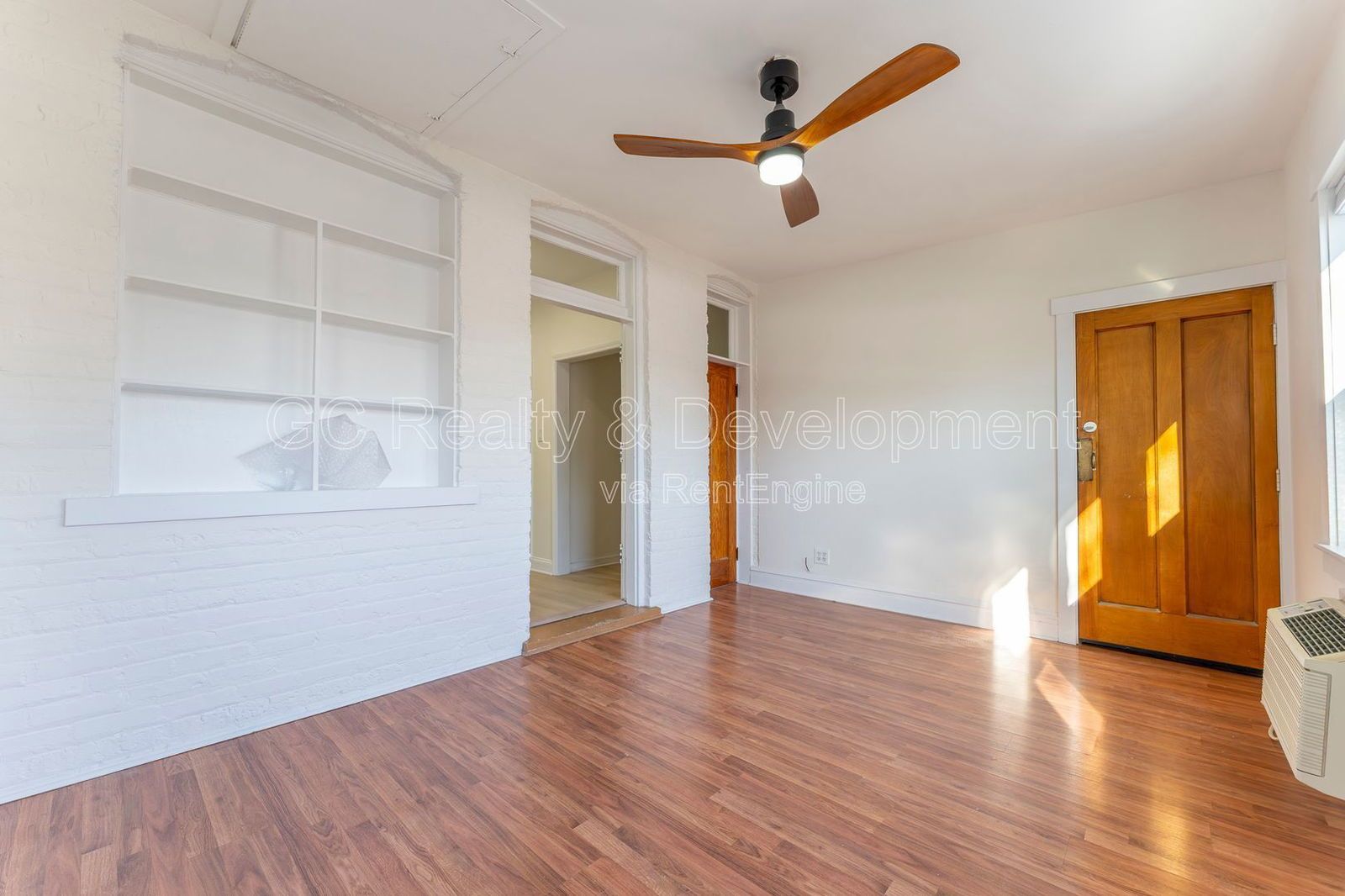 *** RECENTLY UPDATED / 2 BDRM + DEN / FREE LAUNDRY ON SITE / SHARED GARAGE PARKING *** property image