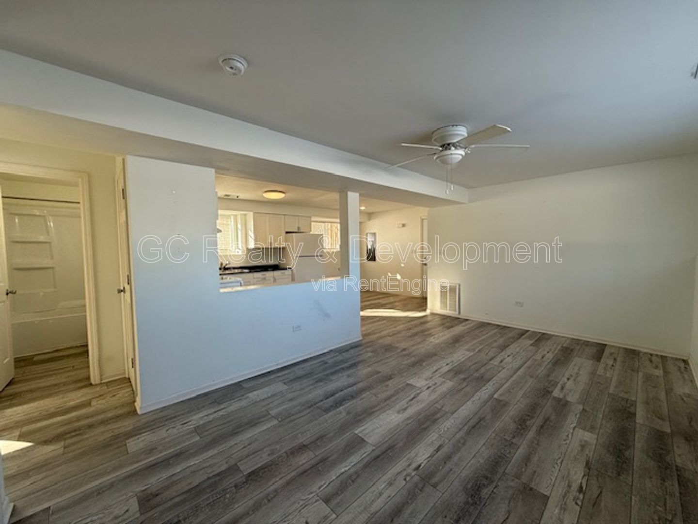 *** 2ND FLOOR UNIT / RECENTLY UPDATED / GARAGE PARKING AVAIL / LAUNDRY ON SITE *** property image