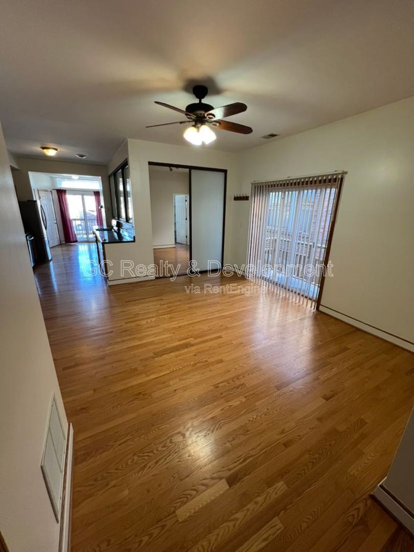 *** 3 BDRM - 2 BTH / 1500+ SQFT / IN UNIT LAUNDRY / ASSIGNED PARKING / NATURAL LIGHT THROUGHOUT *** property image