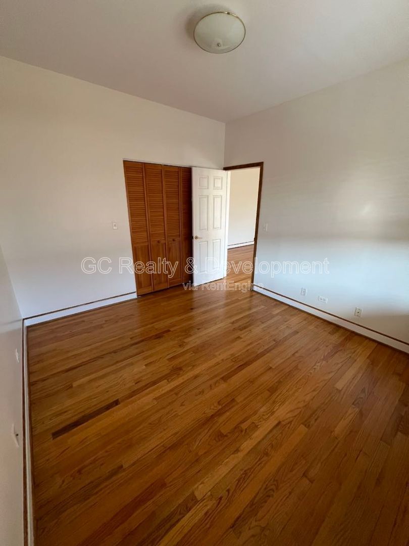 *** 3 BDRM - 2 BTH / 1500+ SQFT / IN UNIT LAUNDRY / ASSIGNED PARKING / NATURAL LIGHT THROUGHOUT *** property image