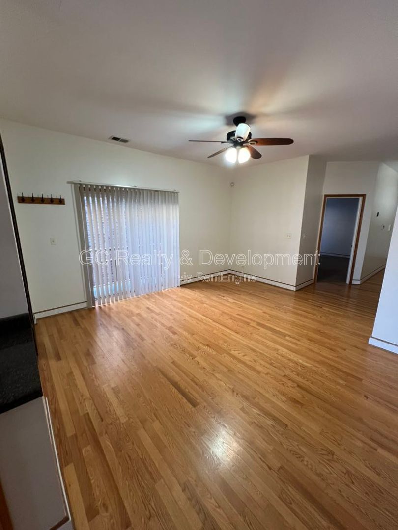 *** 3 BDRM - 2 BTH / 1500+ SQFT / IN UNIT LAUNDRY / ASSIGNED PARKING / NATURAL LIGHT THROUGHOUT *** property image