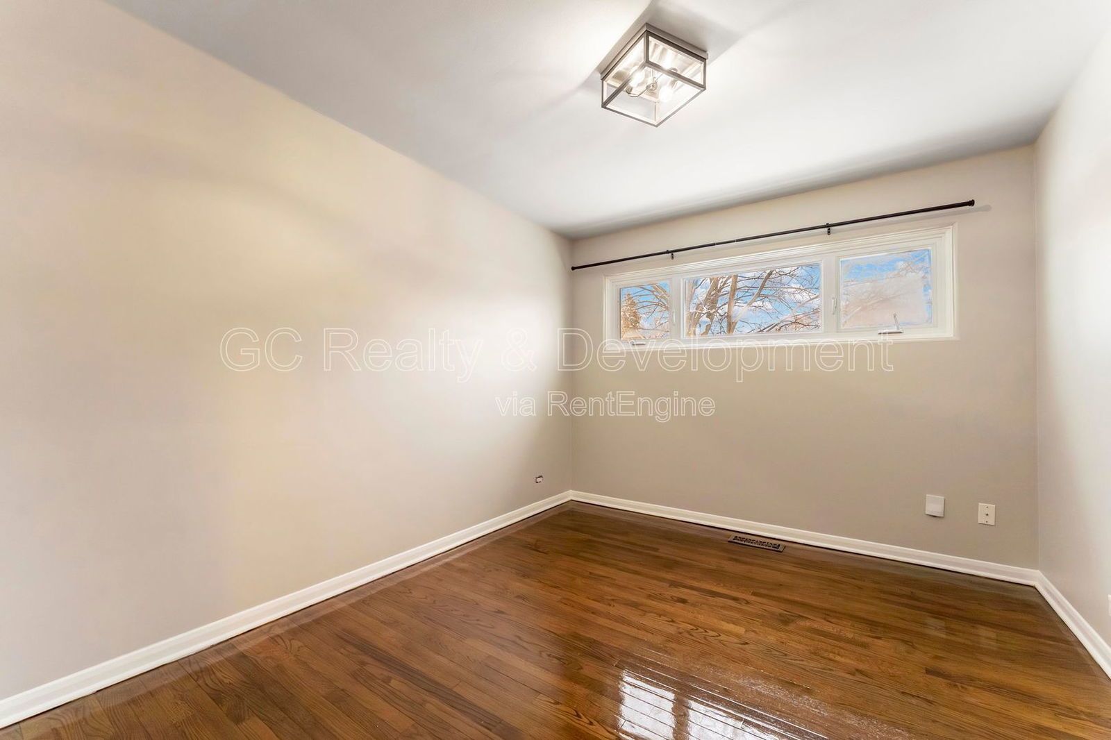 *** 3 BDRM - 2 BTH / RECENTLY UPDATED / IN UNIT LAUNDRY / FINISHED BASEMENT / BIG YARD W GAZEBO *** property image