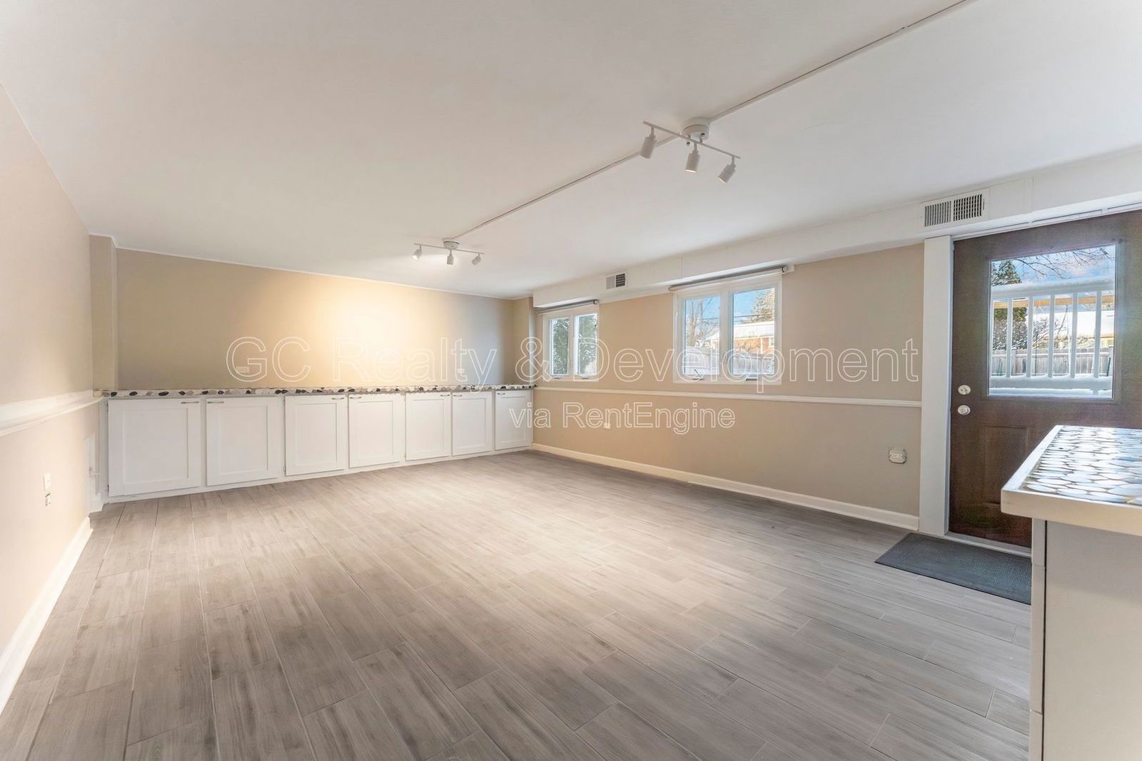 *** 3 BDRM - 2 BTH / RECENTLY UPDATED / IN UNIT LAUNDRY / FINISHED BASEMENT / BIG YARD W GAZEBO *** property image