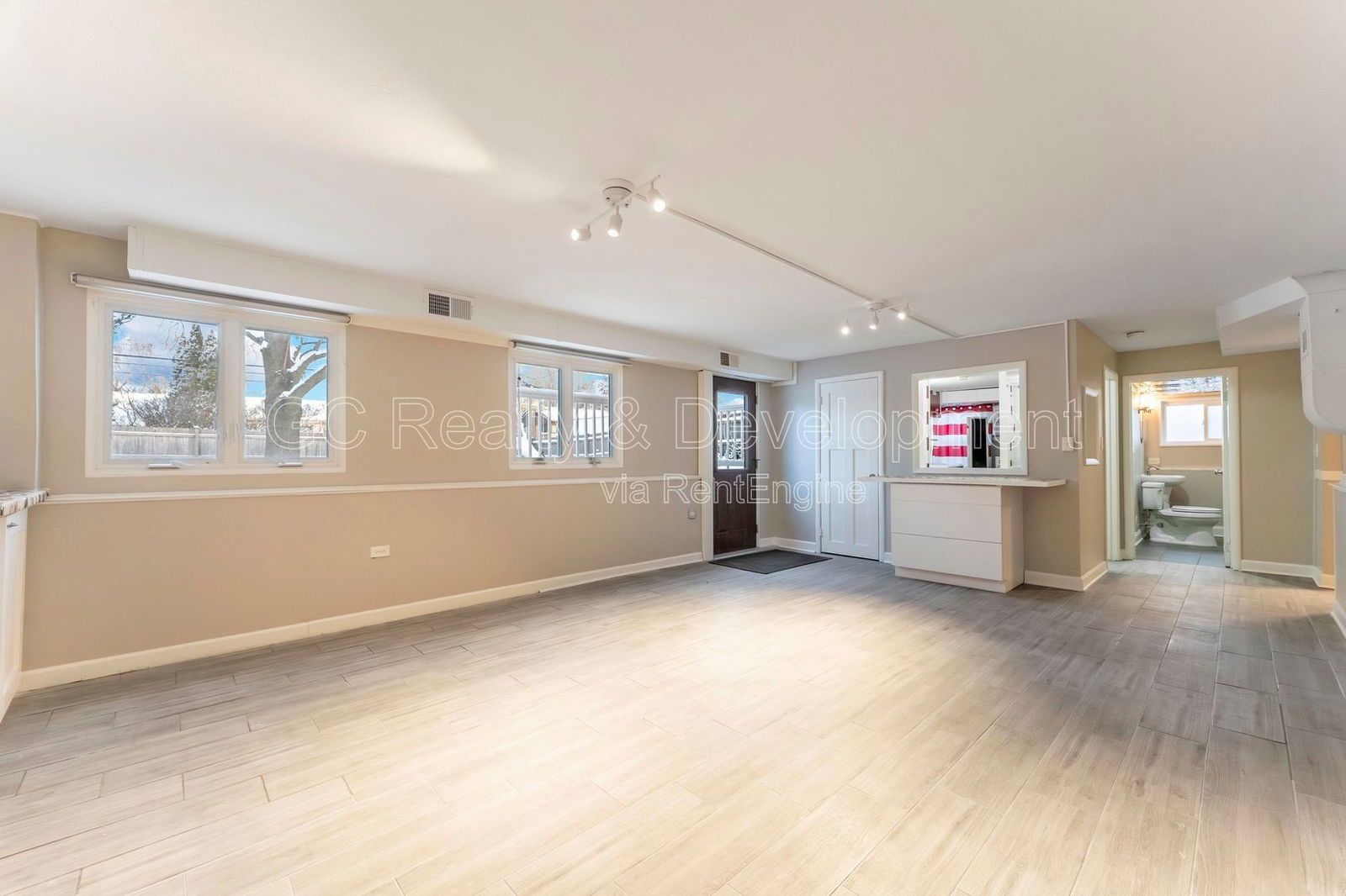 *** 3 BDRM - 2 BTH / RECENTLY UPDATED / IN UNIT LAUNDRY / FINISHED BASEMENT / BIG YARD W GAZEBO *** property image