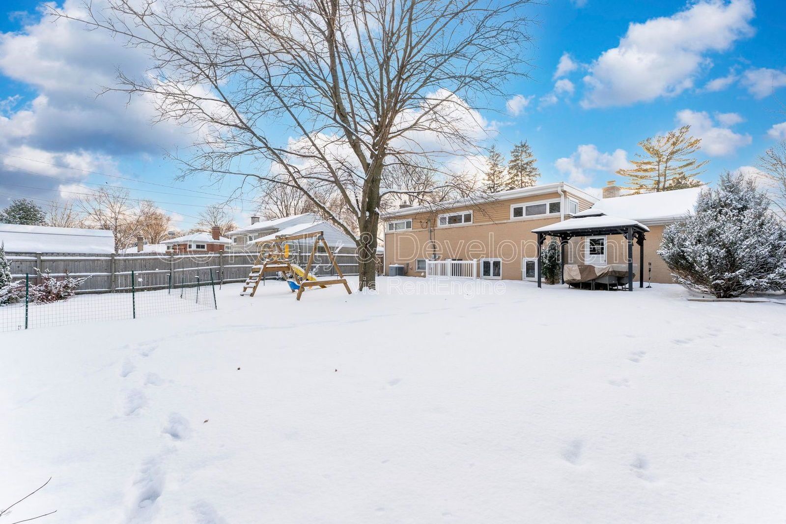 *** 3 BDRM - 2 BTH / RECENTLY UPDATED / IN UNIT LAUNDRY / FINISHED BASEMENT / BIG YARD W GAZEBO *** property image