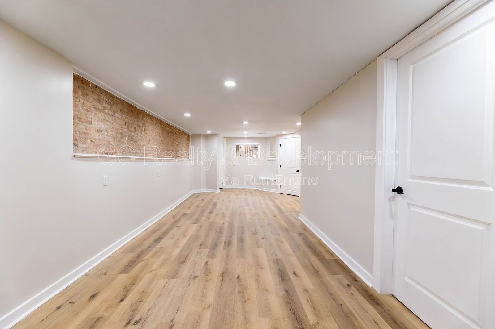*** GUT REHAB / 2 BDRM + DEN / IN UNIT LAUNDRY / STAINLESS APPL / PAY ONLY ELECTRIC / WALK TO 43RD STATION*** property image