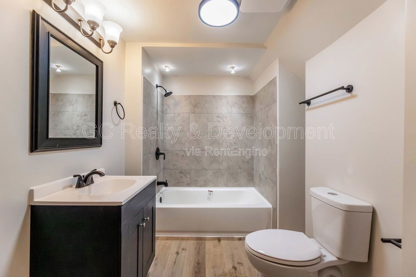 *** GUT REHAB / 2 BDRM + DEN / IN UNIT LAUNDRY / STAINLESS APPL / PAY ONLY ELECTRIC / WALK TO 43RD STATION*** property image