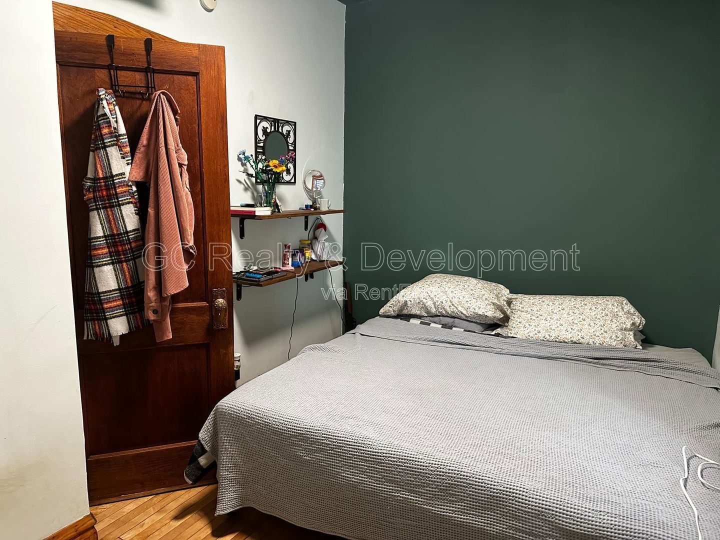 *** LITTLE VILLAGE / 1ST FL UNIT / 2 BDRM / PET FRIENDLY / HARDWOOD FLOORS / QUICK ACCESS TO TRAIN *** property image