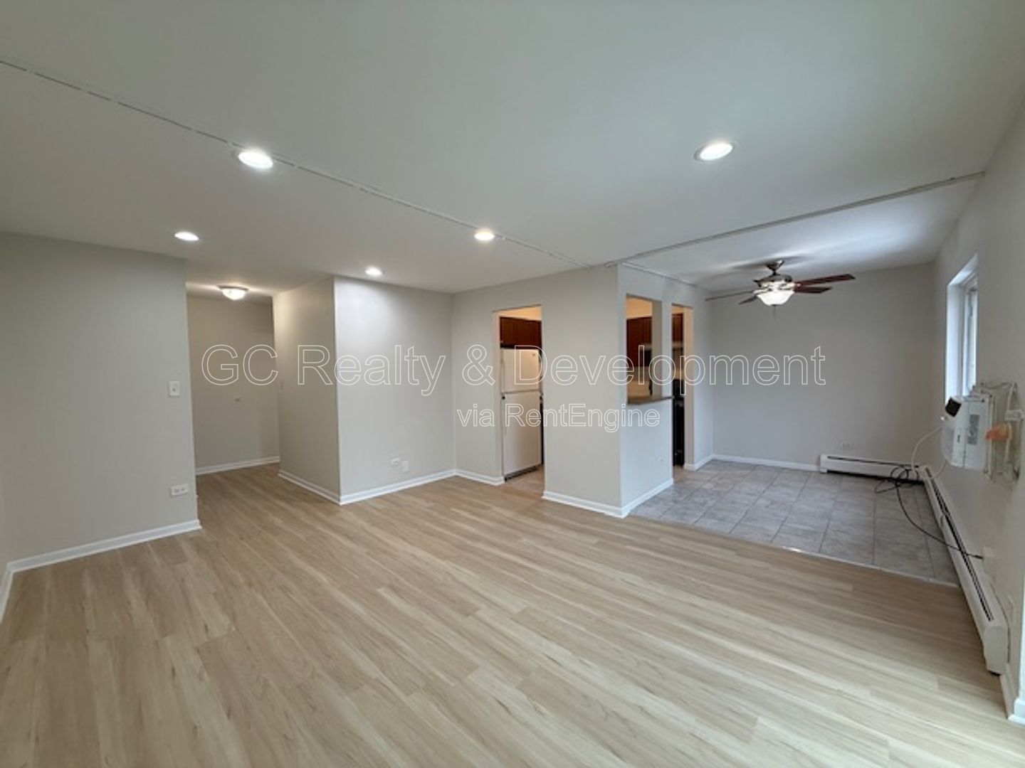 *** 1 BDRM / ONLY PAY ELECTRIC / PARKING INCLUDED / LAUNDRY ON SITE / SHOPPING NEARBY *** property image