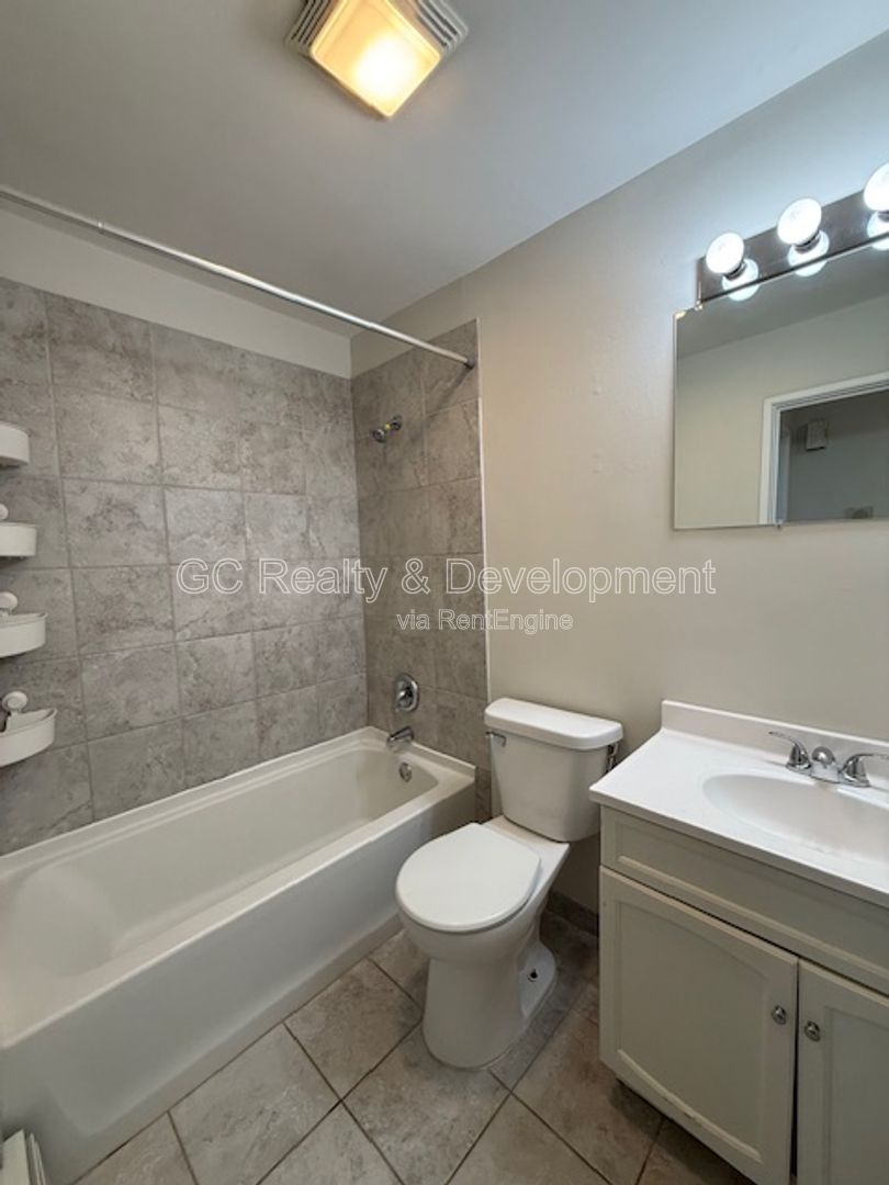 *** 1 BDRM / ONLY PAY ELECTRIC / PARKING INCLUDED / LAUNDRY ON SITE / SHOPPING NEARBY *** property image