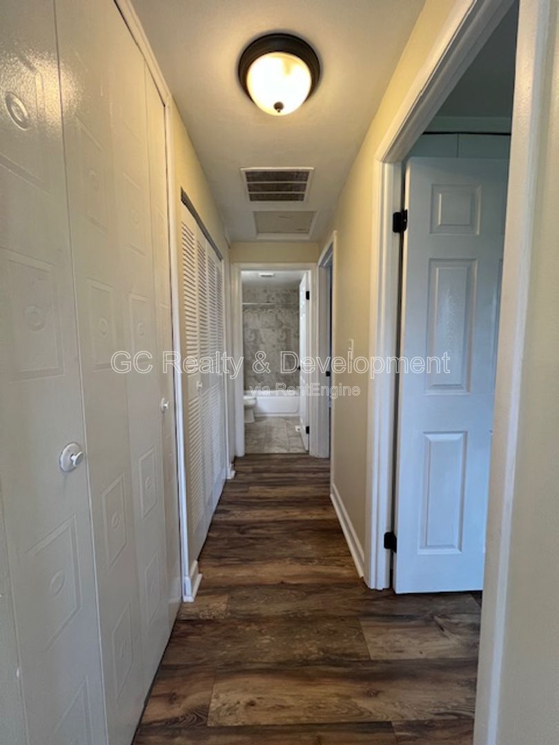 *** RANCH QUAD / 2 BDRM / 1 BTH / 1 CAR GARAGE / POOL / CLUBHOUSE *** property image