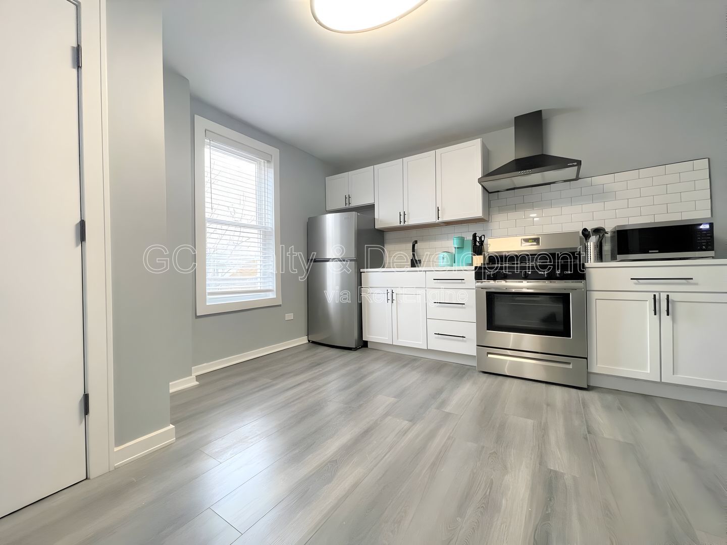 *** 1 MONTH FREE / PET FRIENDLY / LAUNDRY ON SITE / SS APPL / CENTRAL AC / WIFI INCLUDED / WALK TO TRAIN *** property image