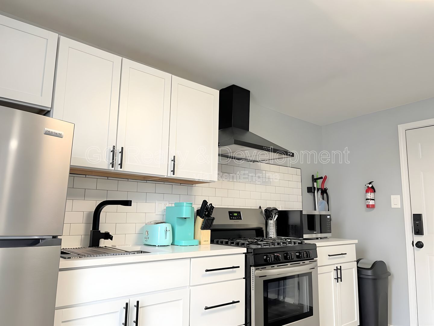 *** 1 MONTH FREE / PET FRIENDLY / LAUNDRY ON SITE / SS APPL / CENTRAL AC / WIFI INCLUDED / WALK TO TRAIN *** property image