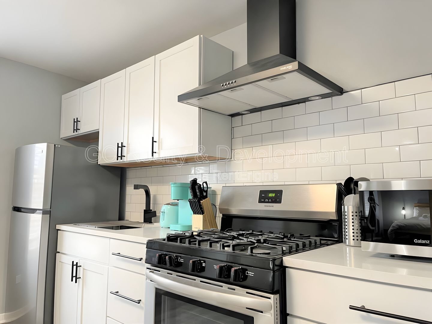 *** 1 MONTH FREE / PET FRIENDLY / LAUNDRY ON SITE / SS APPL / CENTRAL AC / WIFI INCLUDED / WALK TO TRAIN *** property image