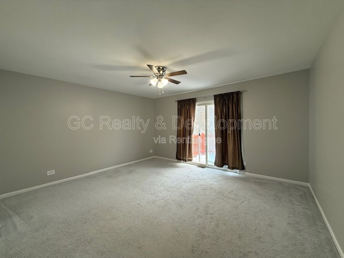 *** UPDATED 3 BDRM DUPLEX W/ 1ST FLOOR BDRM & FULL BTH / LARGE LOFT AREA / DOGS WELCOMED / FULL BSMT *** property image