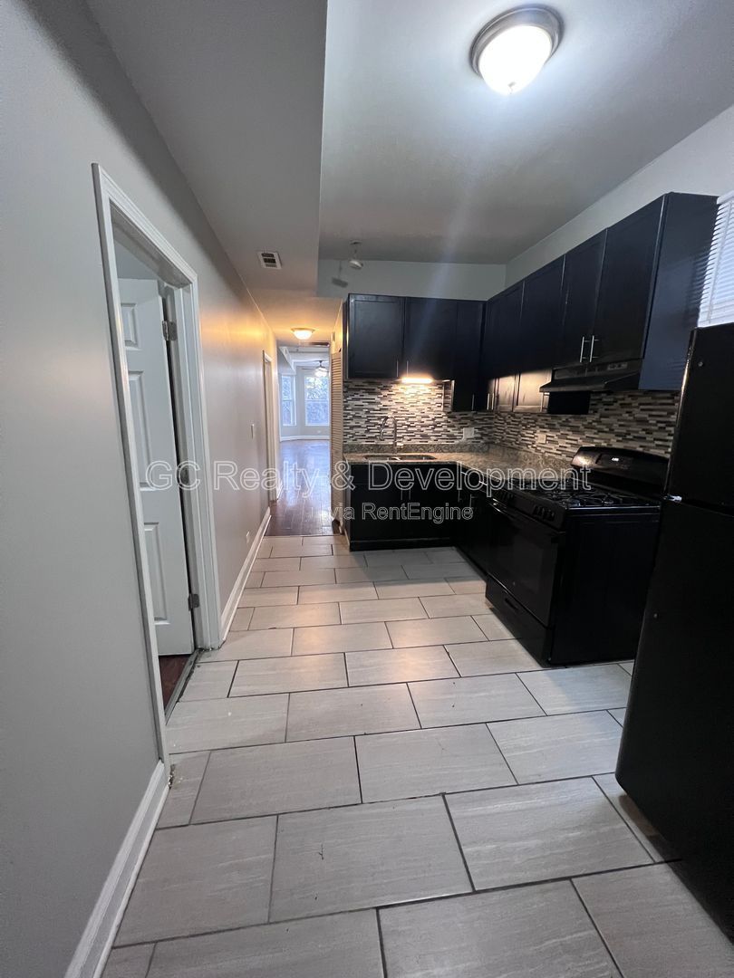 *** FRESH PAINT / 4 BDRM / RECENTLY UPDATED / APPLIANCES INCL / HARDWOOD FLOORS *** property image