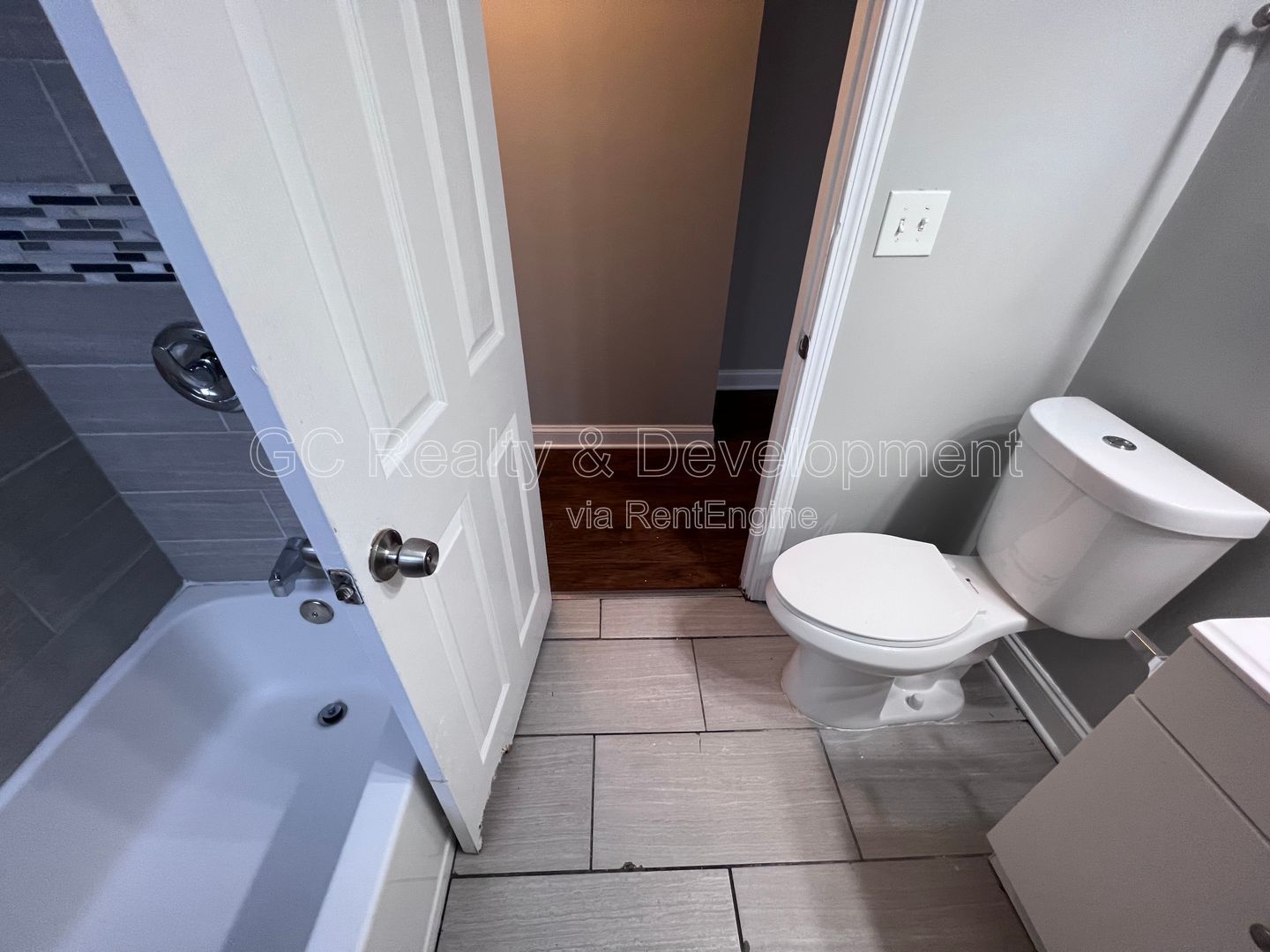 *** FRESH PAINT / 4 BDRM / RECENTLY UPDATED / APPLIANCES INCL / HARDWOOD FLOORS *** property image