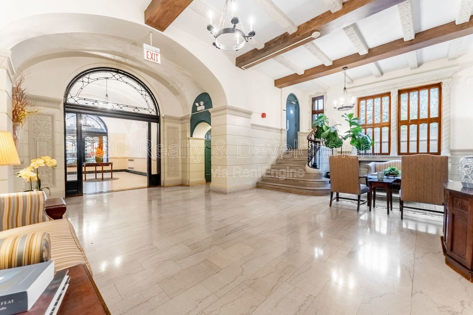 *** COMING SOON 4/15/26! / SPACIOUS 1 BED IN PRIME HYDE PARK - DON’T MISS OUT! / ON SITE GYM / STORAGE UNIT *** property image