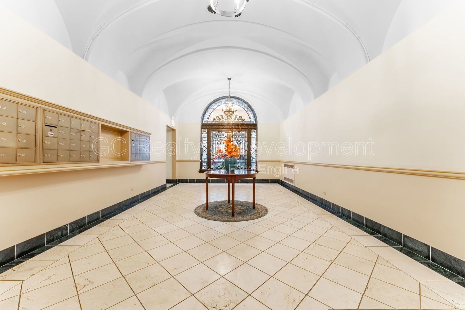 *** COMING SOON 4/15/26! / SPACIOUS 1 BED IN PRIME HYDE PARK - DON’T MISS OUT! / ON SITE GYM / STORAGE UNIT *** property image