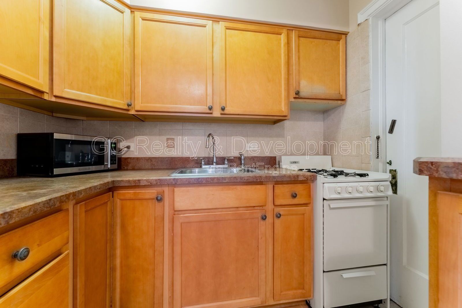 *** COMING SOON 4/15/26! / SPACIOUS 1 BED IN PRIME HYDE PARK - DON’T MISS OUT! / ON SITE GYM / STORAGE UNIT *** property image