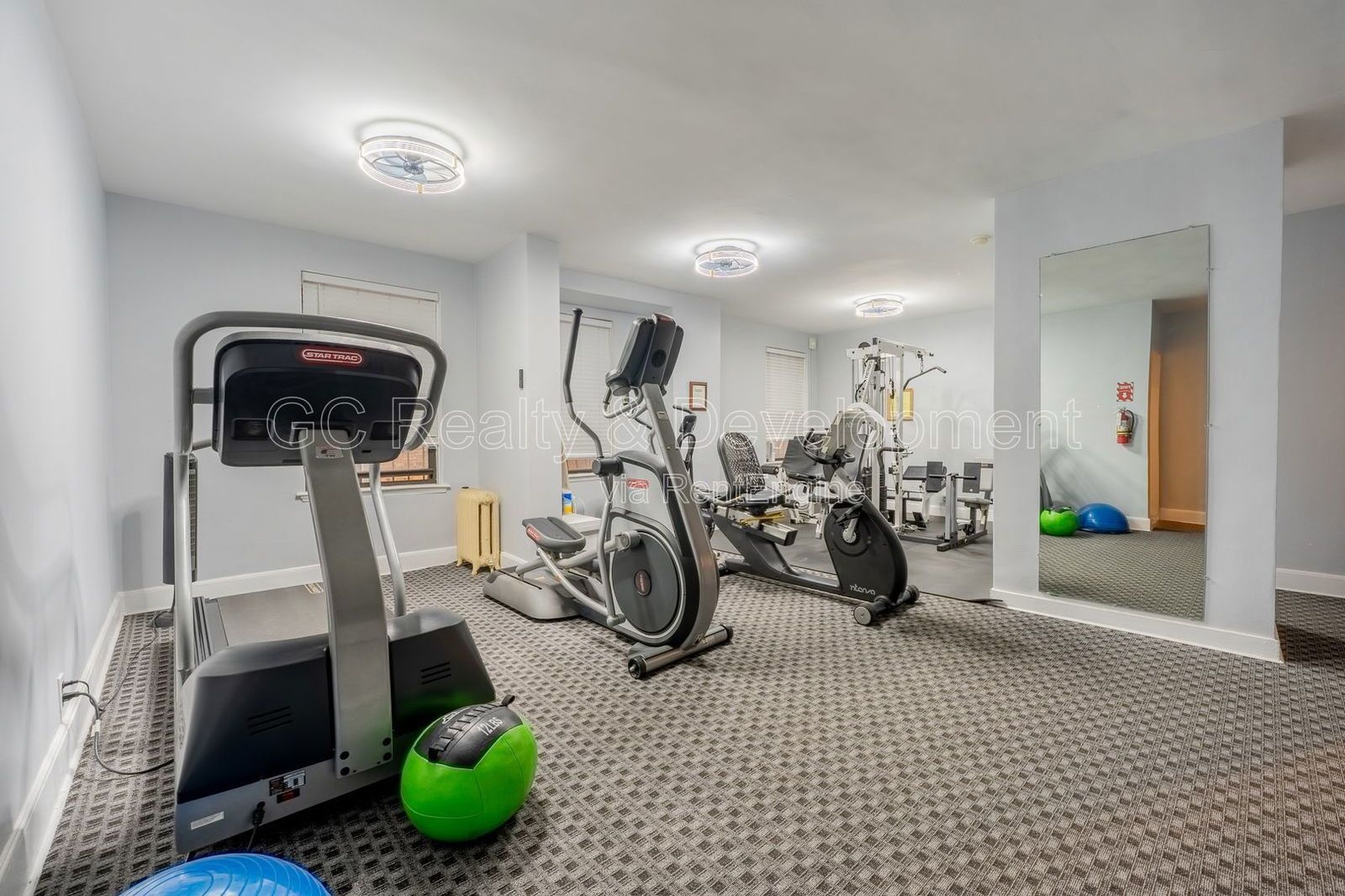 *** COMING SOON 4/15/26! / SPACIOUS 1 BED IN PRIME HYDE PARK - DON’T MISS OUT! / ON SITE GYM / STORAGE UNIT *** property image