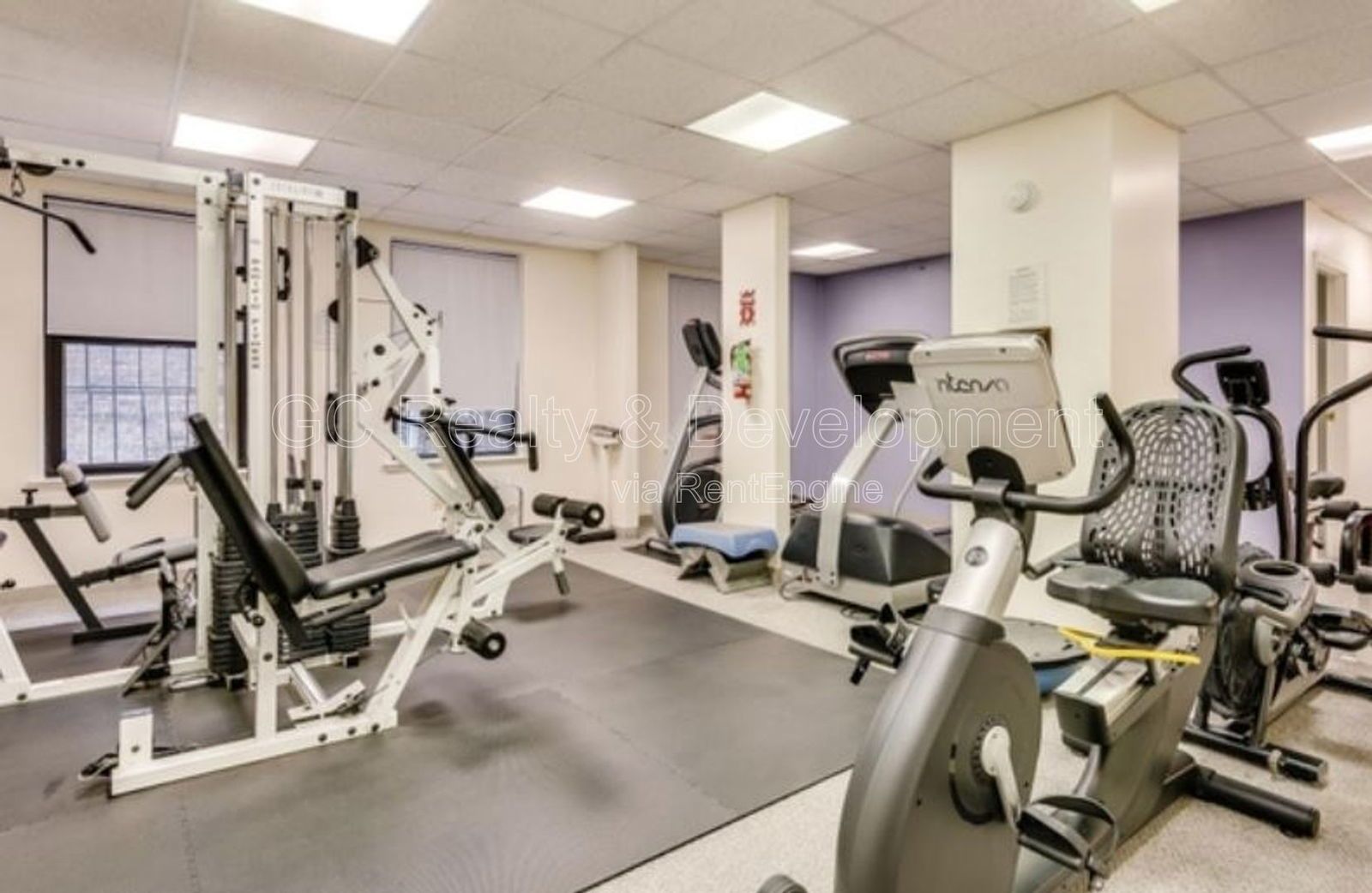 *** COMING SOON 4/15/26! / SPACIOUS 1 BED IN PRIME HYDE PARK - DON’T MISS OUT! / ON SITE GYM / STORAGE UNIT *** property image