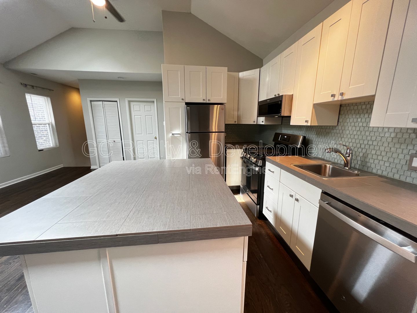 *** COMING SOON 4/15/26! / CUL-DE-SAC LOCATION / 2 BDRM - 2 BTH / CENTRAL AIR / IN UNIT W&D / 1 PARKING SPACE INCL *** property image