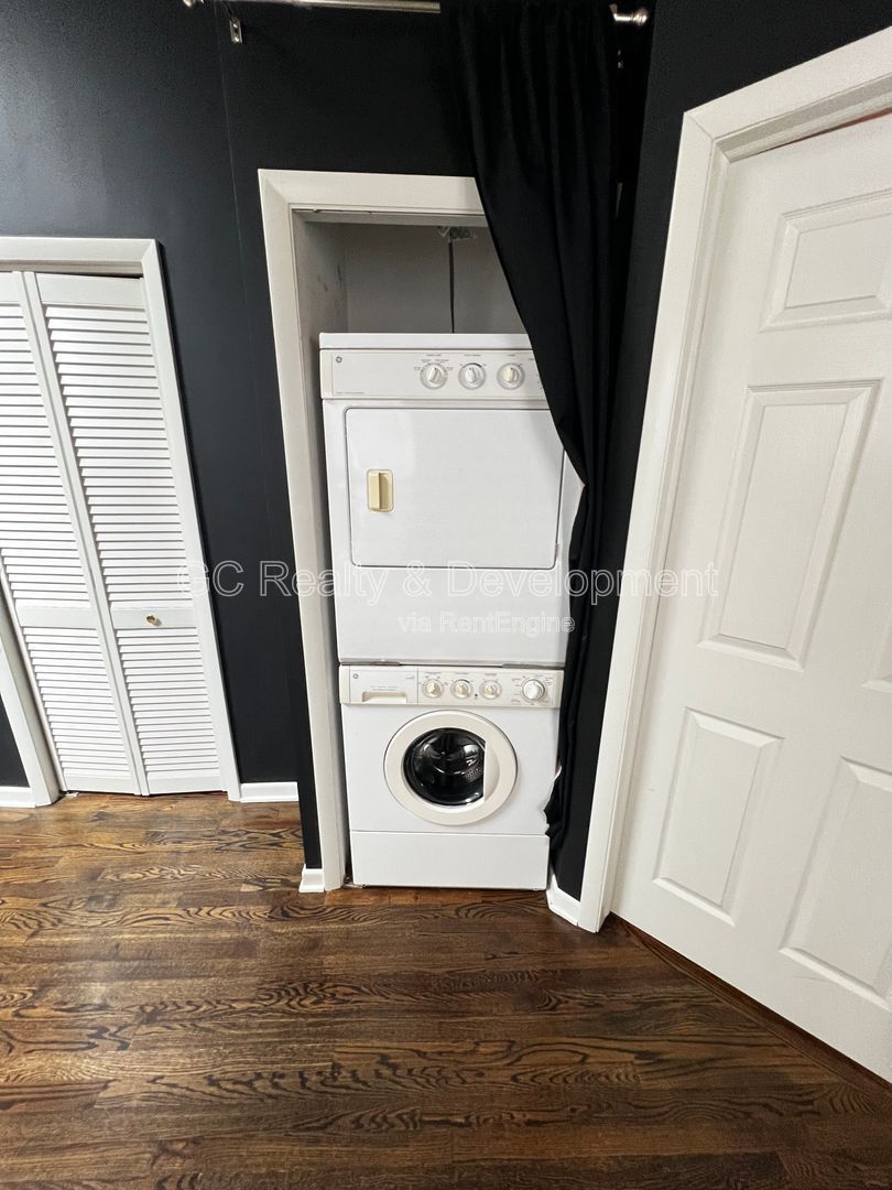 *** COMING SOON 4/15/26! / CUL-DE-SAC LOCATION / 2 BDRM - 2 BTH / CENTRAL AIR / IN UNIT W&D / 1 PARKING SPACE INCL *** property image