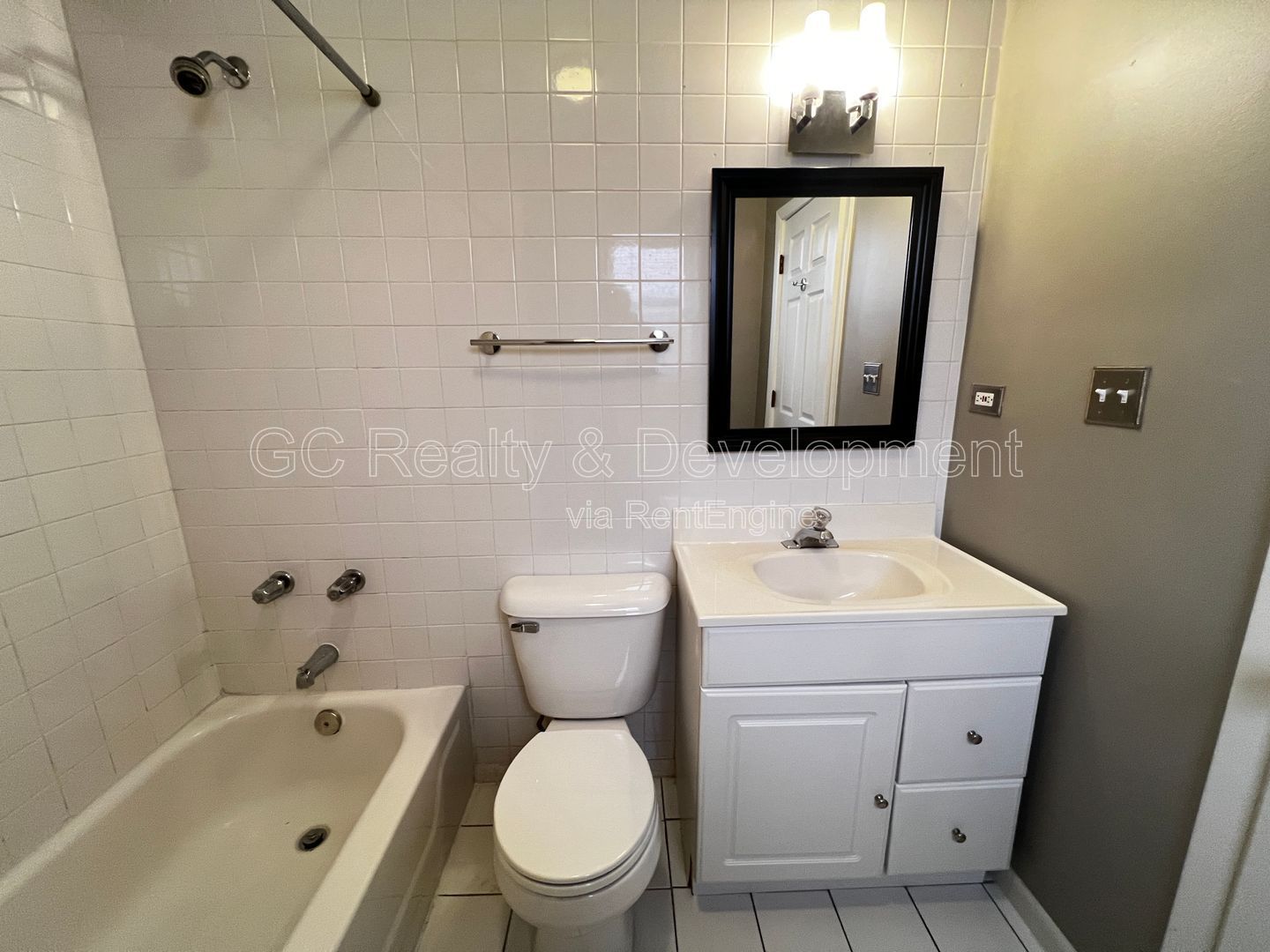 *** COMING SOON 4/15/26! / CUL-DE-SAC LOCATION / 2 BDRM - 2 BTH / CENTRAL AIR / IN UNIT W&D / 1 PARKING SPACE INCL *** property image