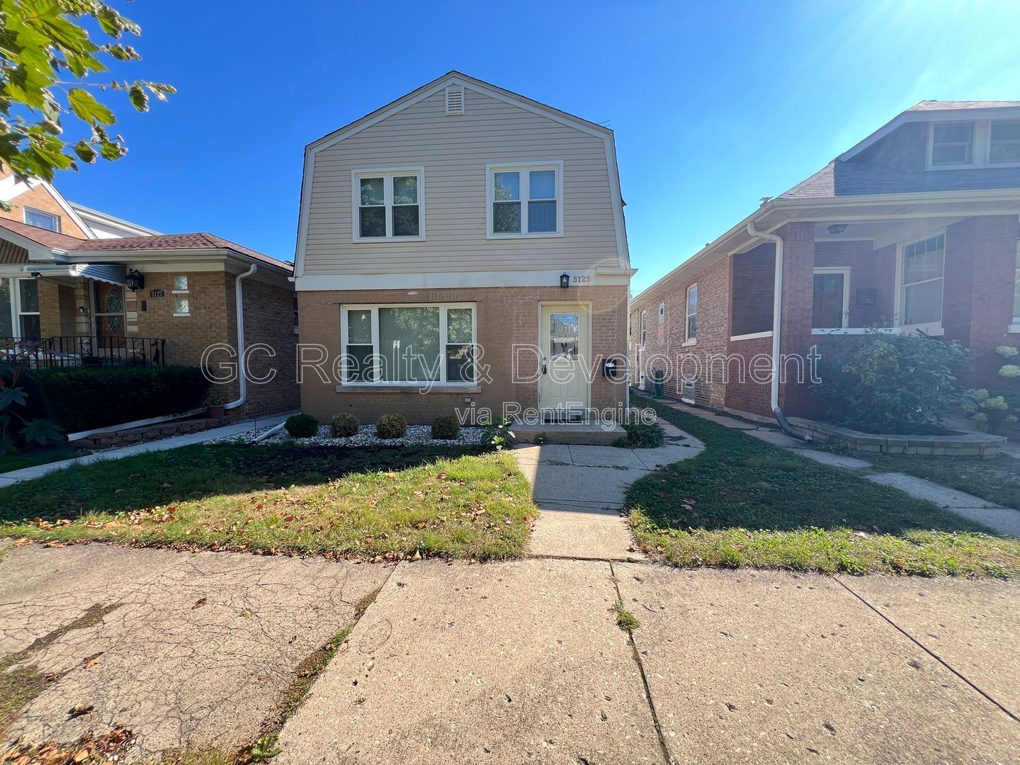 *** COMING SOON 3/15/26! / 3 BDRM - 2 BTH / SSL APPL / IN UNIT LAUNDRY / FENCED YARD / PET FRIENDLY / HARDWOOD FLOORS *** property image