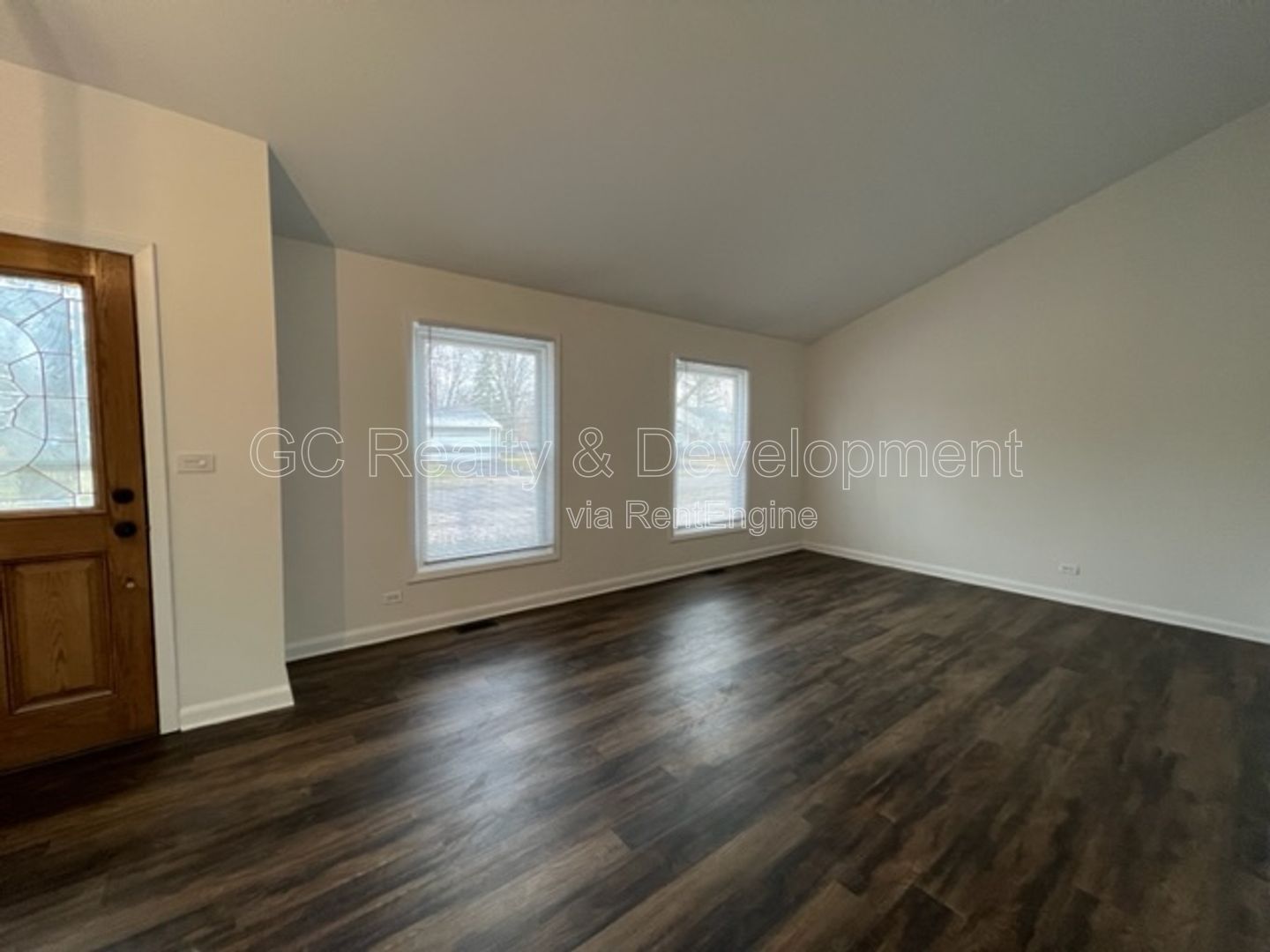 *** NAPERVILLE / 4 BDRM - 2 BTH / LARGE FENCED YARD W DECK / 2 CAR ATTACHED GARAGE *** property image