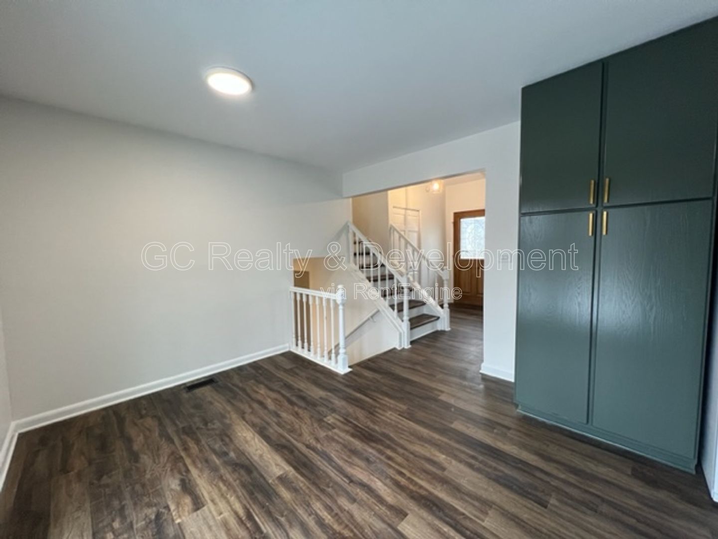 *** NAPERVILLE / 4 BDRM - 2 BTH / LARGE FENCED YARD W DECK / 2 CAR ATTACHED GARAGE *** property image