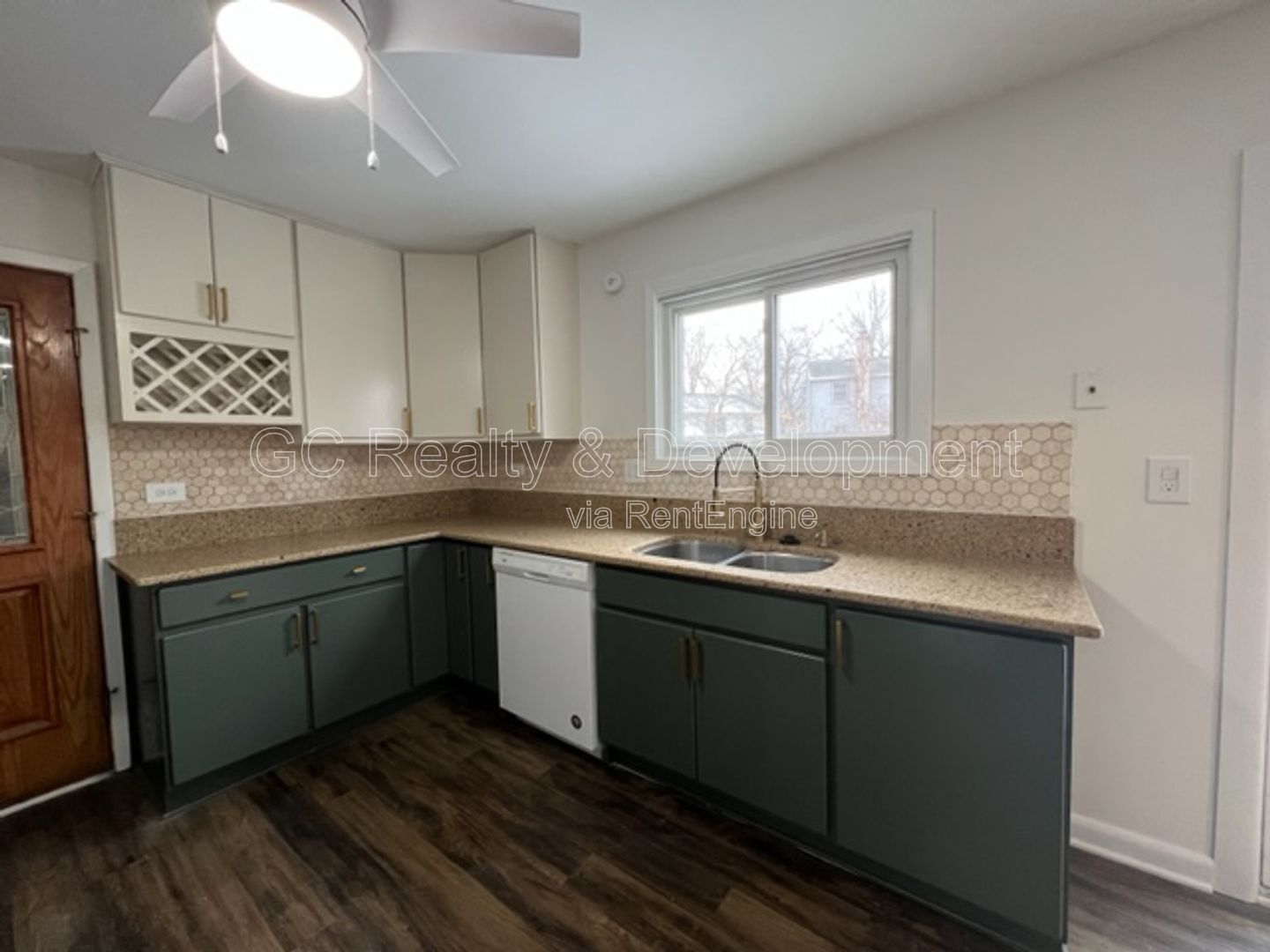 *** NAPERVILLE / 4 BDRM - 2 BTH / LARGE FENCED YARD W DECK / 2 CAR ATTACHED GARAGE *** property image