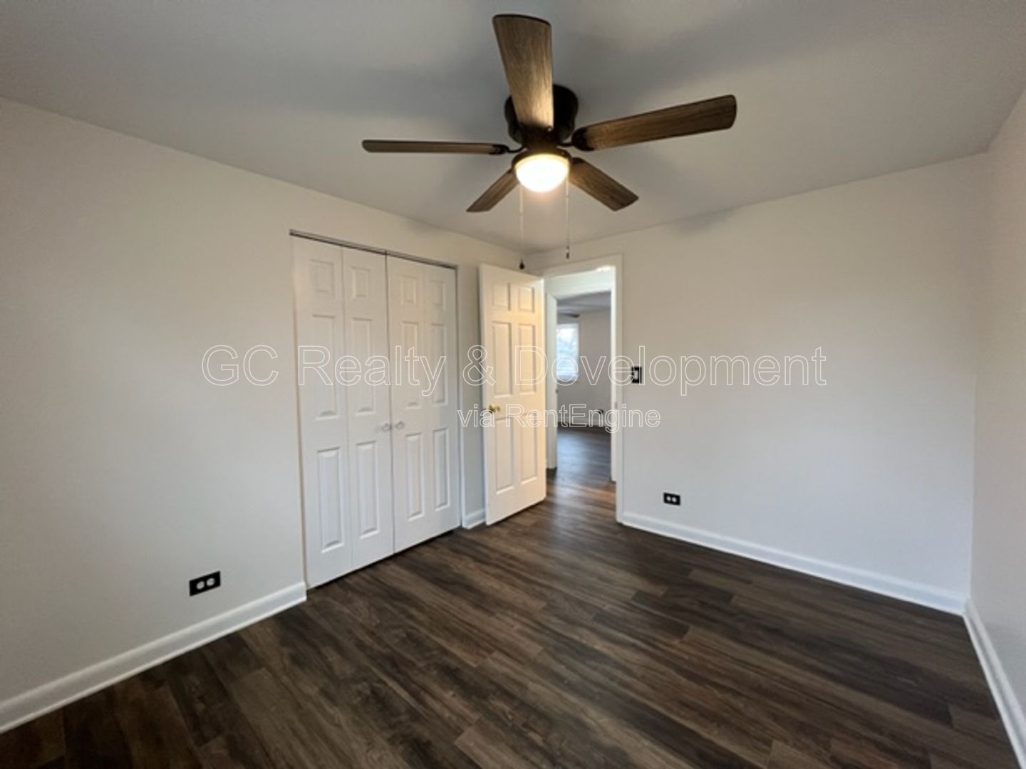 *** NAPERVILLE / 4 BDRM - 2 BTH / LARGE FENCED YARD W DECK / 2 CAR ATTACHED GARAGE *** property image