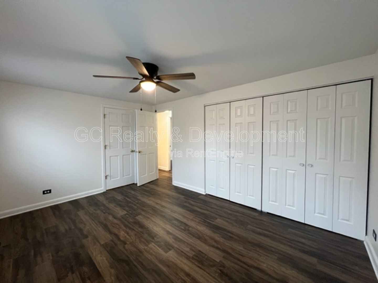 *** NAPERVILLE / 4 BDRM - 2 BTH / LARGE FENCED YARD W DECK / 2 CAR ATTACHED GARAGE *** property image