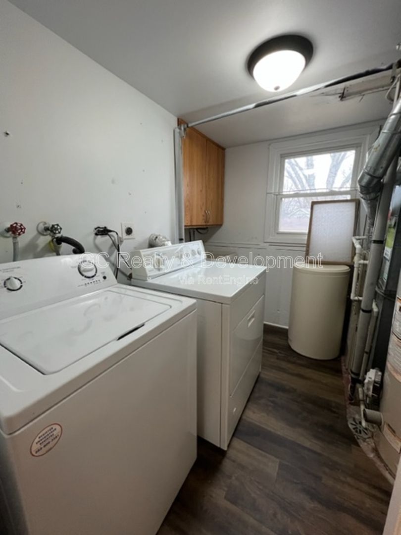 *** NAPERVILLE / 4 BDRM - 2 BTH / LARGE FENCED YARD W DECK / 2 CAR ATTACHED GARAGE *** property image