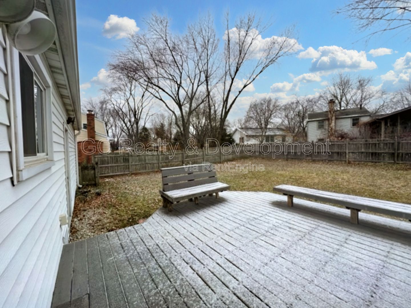 *** NAPERVILLE / 4 BDRM - 2 BTH / LARGE FENCED YARD W DECK / 2 CAR ATTACHED GARAGE *** property image