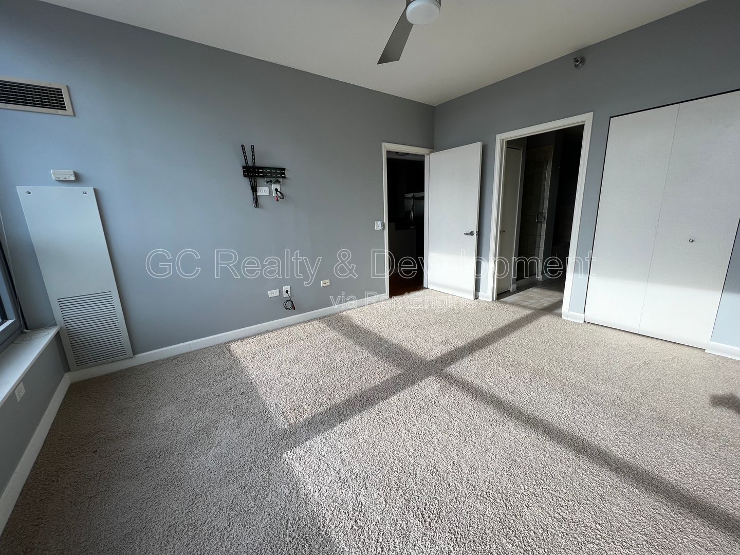 *** COMING SOON 4/15/26! / STUNNING CORNER UNIT / 2 BR / 2 BTH / INDOOR PARKING AVAIL / FULL AMENITY BLDG / GREAT LOCATION *** property image