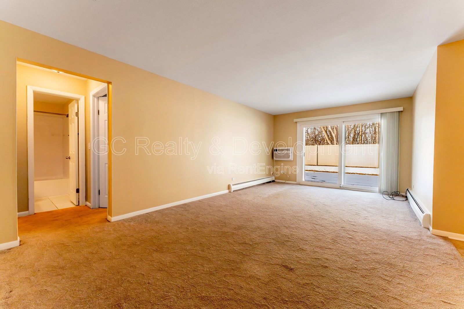 *** WALK TO METRA / HEAT INCL / PAY ONLY ELECTRIC / LAUNDRY NEXT TO UNIT / SMALL PET FRIENDLY *** property image