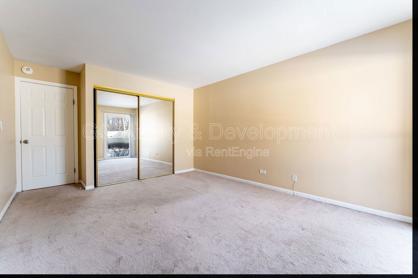 *** WALK TO METRA / HEAT INCL / PAY ONLY ELECTRIC / LAUNDRY NEXT TO UNIT / SMALL PET FRIENDLY *** property image