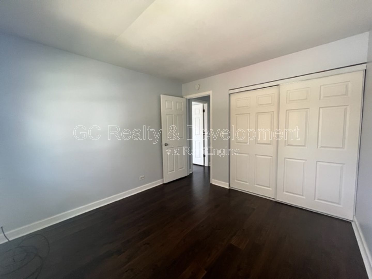 ***HANOVER PARK / 2 BDRM / APPL INCL / WOOD LAMINATE FLOORING / ATTACHED GARAGE / PRIVATE BALCONY*** property image