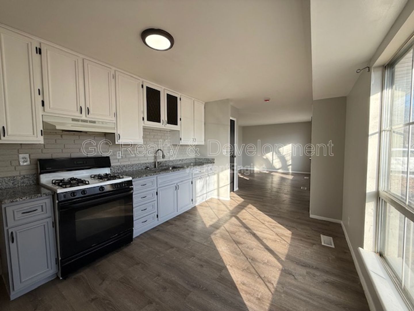 ***  3BRM - 1 BTH RANCH W/ ATTACHED GARAGE / RECENTLY UPDATED *** property image