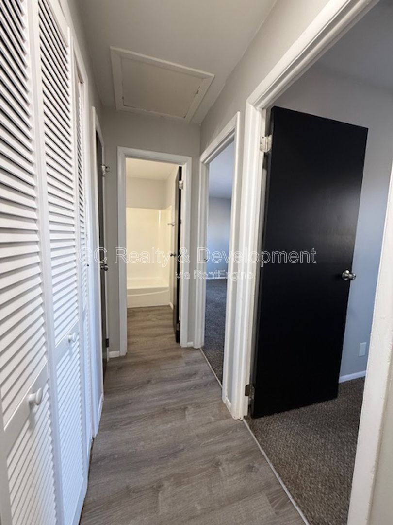 ***  3BRM - 1 BTH RANCH W/ ATTACHED GARAGE / RECENTLY UPDATED *** property image