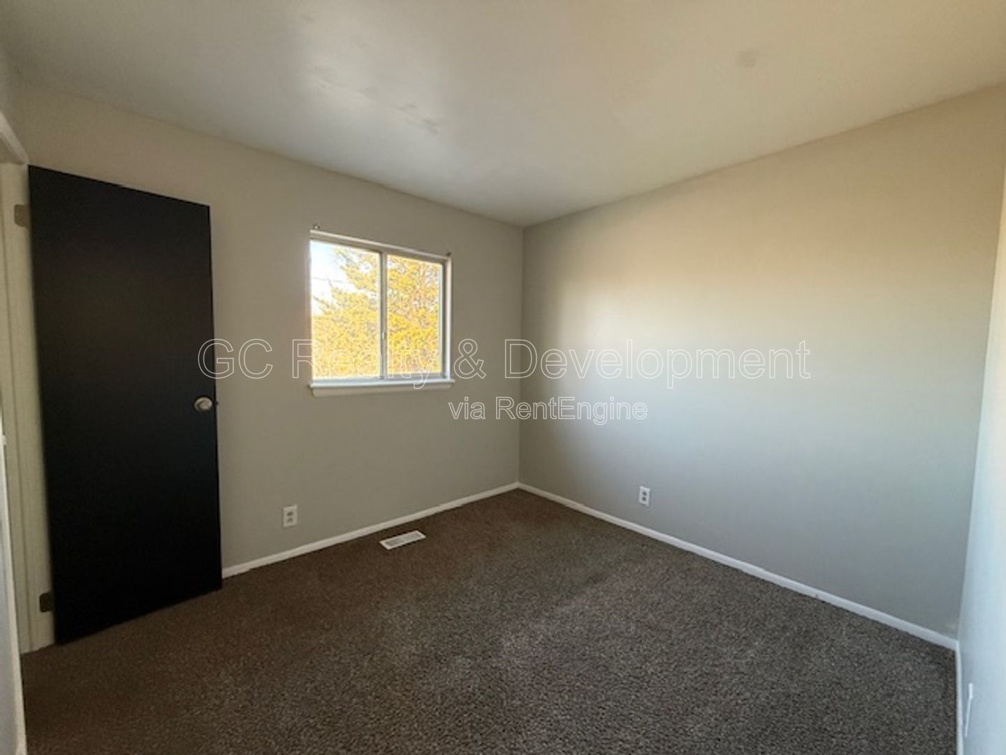 ***  3BRM - 1 BTH RANCH W/ ATTACHED GARAGE / RECENTLY UPDATED *** property image