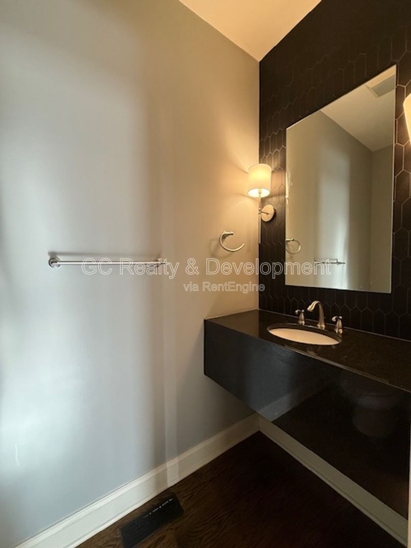 ** NEWER CONSTRUCTION / 3 BDRM - 4 BTH / 2300+ SQFT / FINISHED BSMT / SCHOOL DISTRICT 108 *** property image